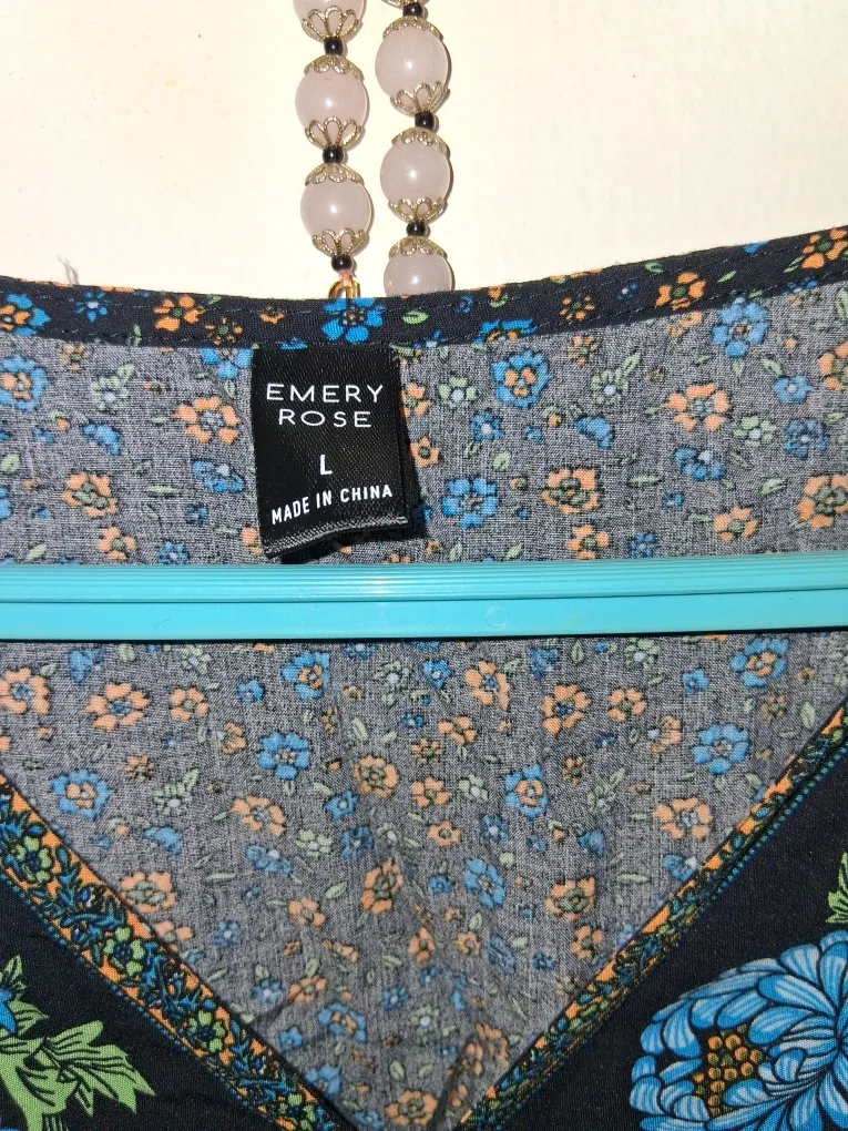 Emery Rose Floral Romper - Size L image indicator(2)