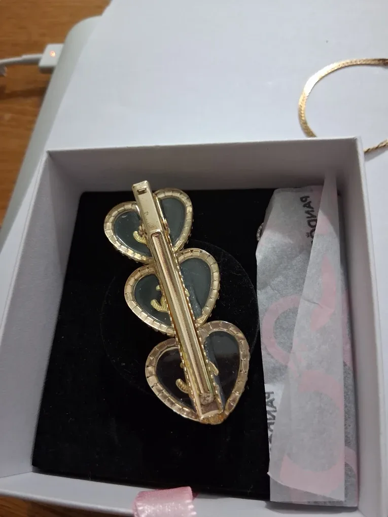 Chanel Heart Hair Clip image indicator(3)