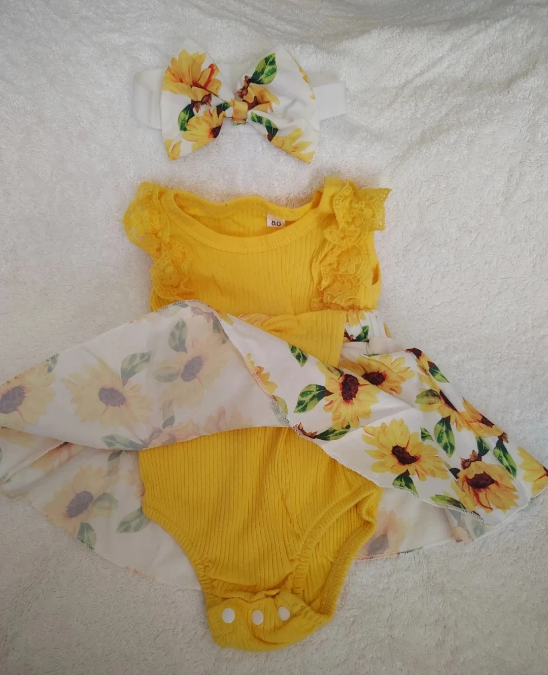 Baby Girl Bowknot Shorts & Sunflower Dress Set image indicator(7)