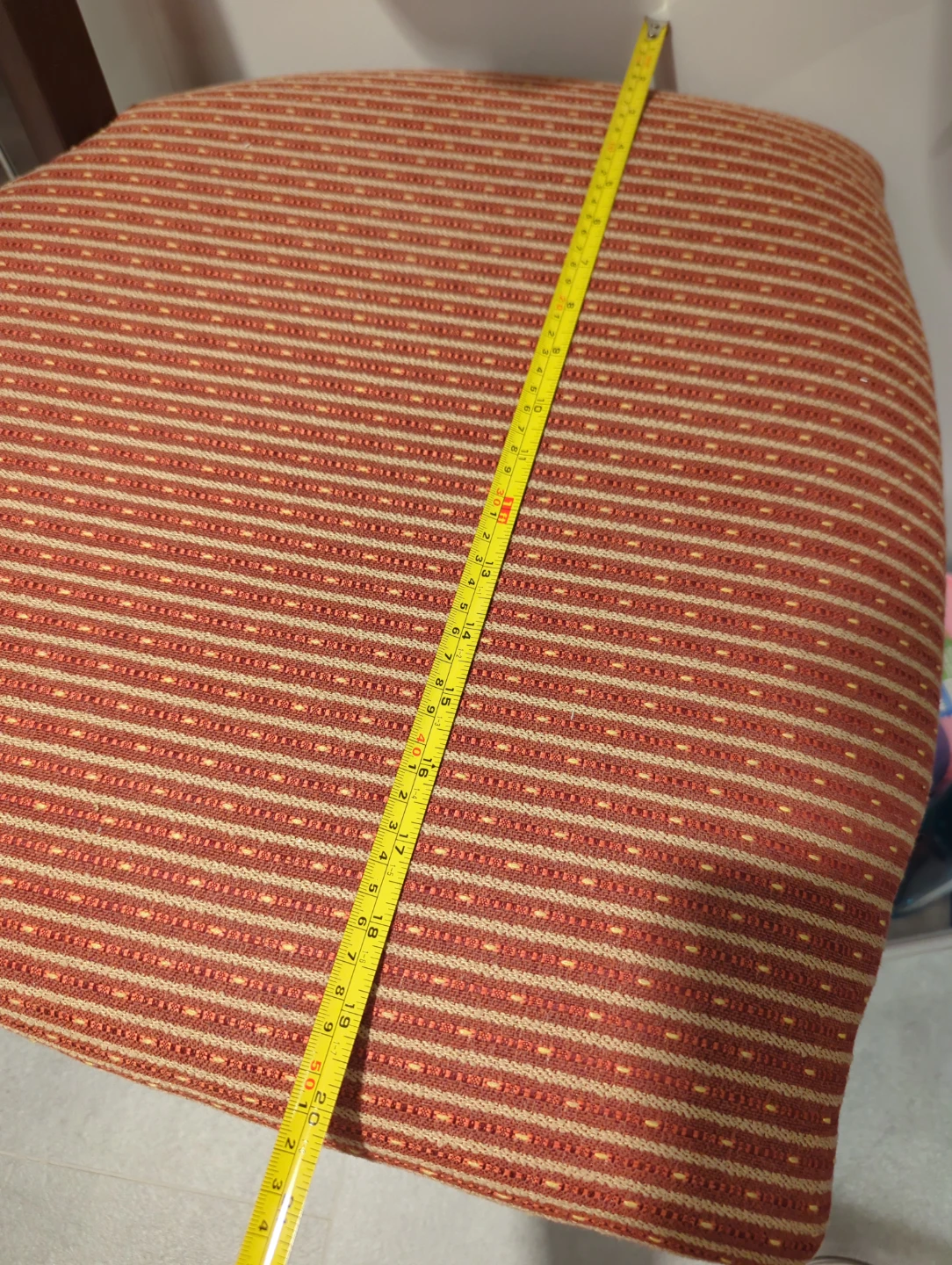 Like New-Set of 4 Solid Wood Formal Dining Chairs - photo 5