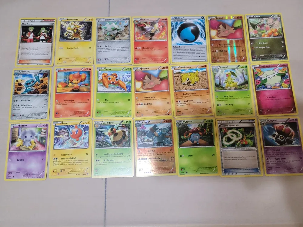 21 Pokémon Trading Cards - Mixed Lot