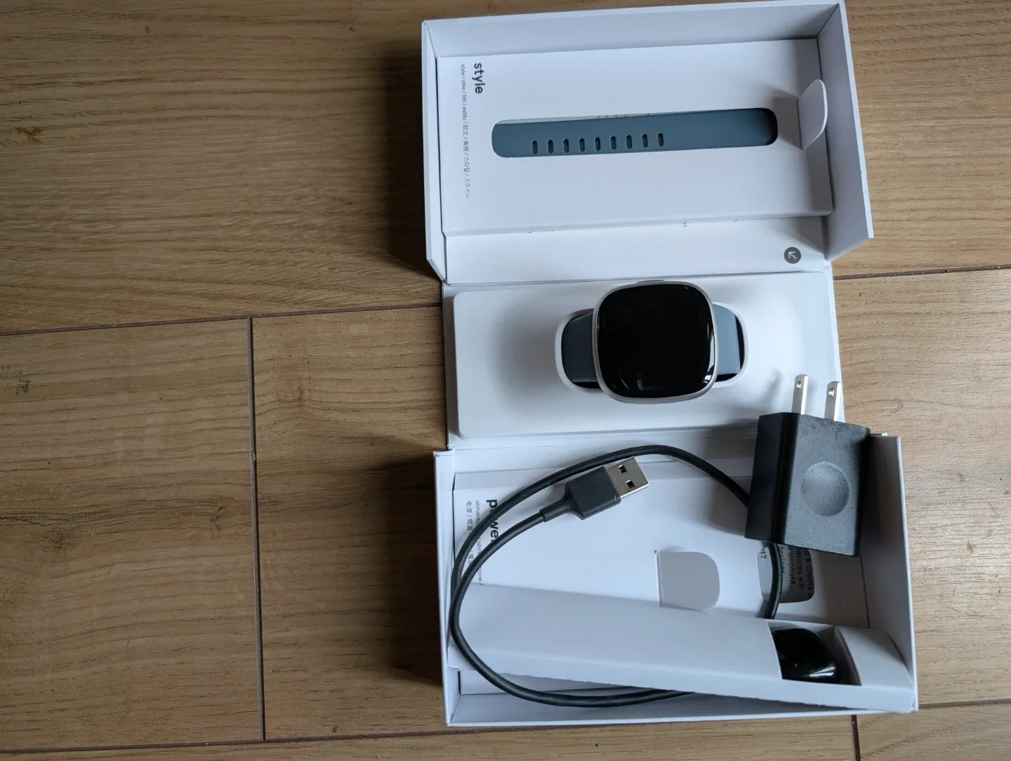 Fitbit Versa 4 Fitness Smartwatch image indicator(2)