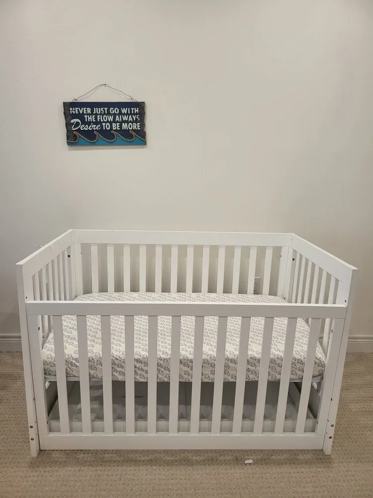 White Baby Crib image indicator(2)