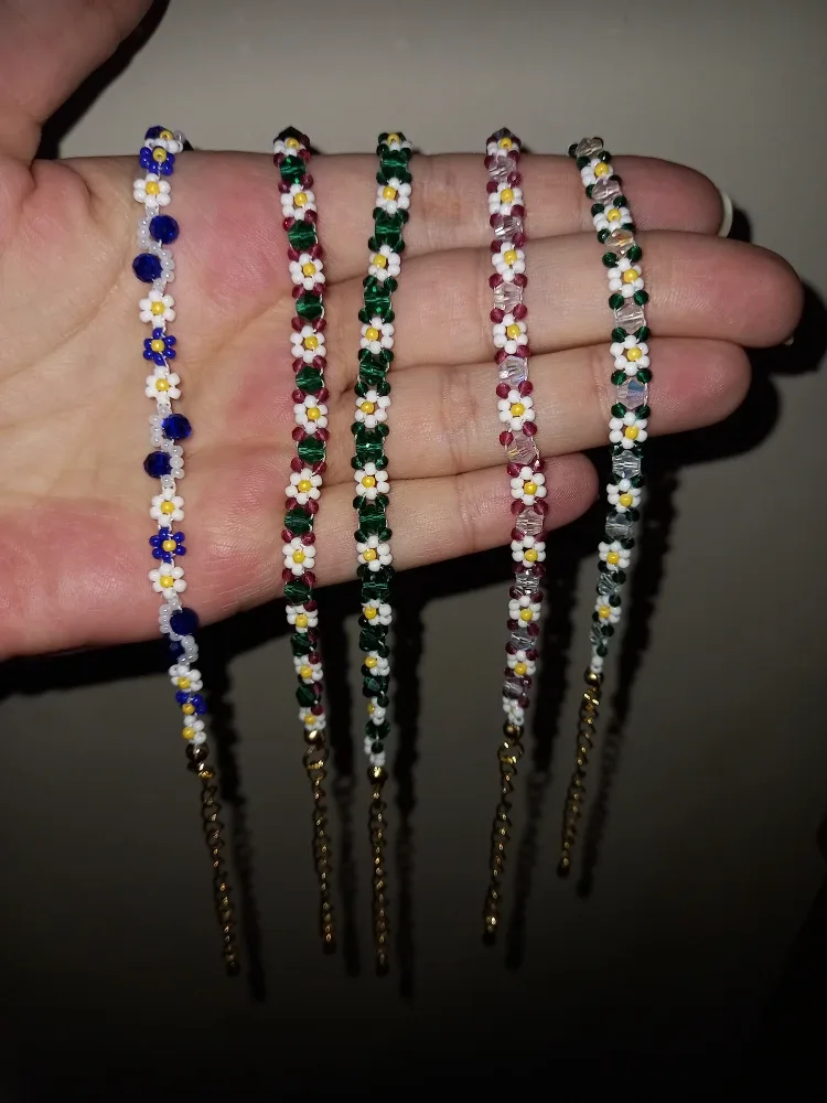 Handmade Daisy Beaded Bracelet image indicator(2)