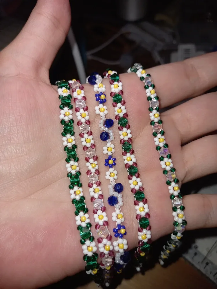Handmade Daisy Beaded Bracelet image indicator(3)