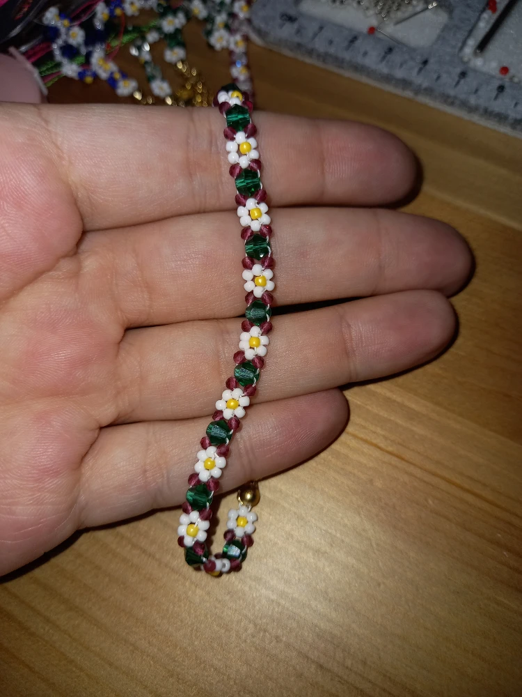 Handmade Daisy Beaded Bracelet - photo 5