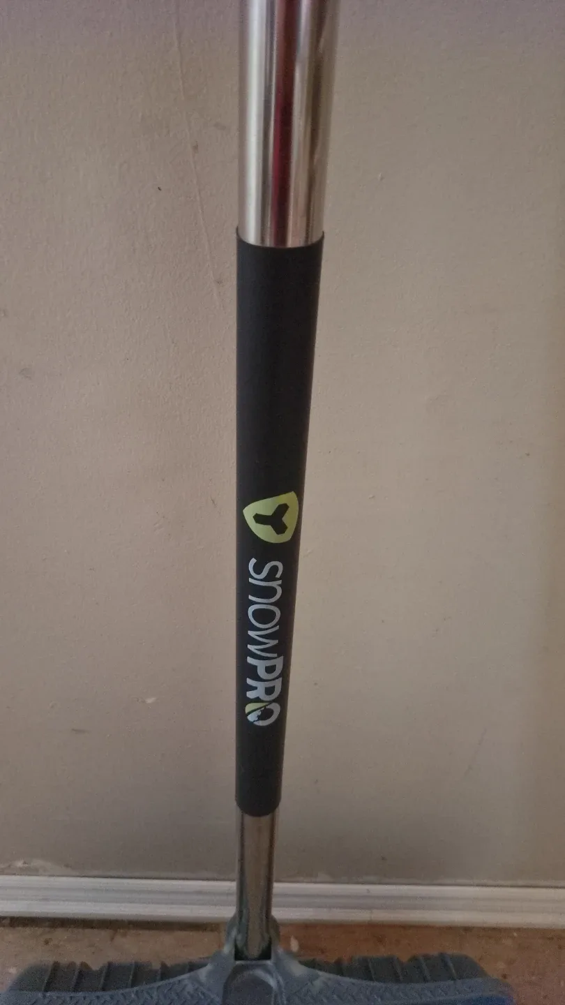 Yardworks SnowPro Snow Shovel - 20 inch image indicator(3)