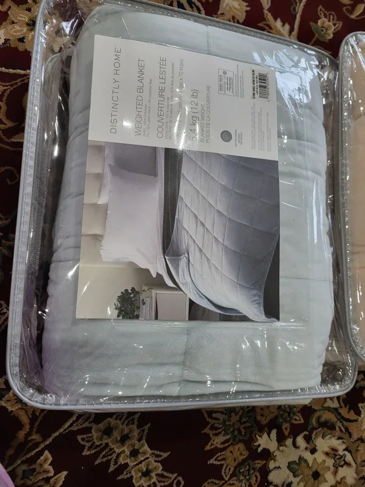 Distinctly Home Weighted Blanket 5.4 kg (12 lb) image indicator(2)