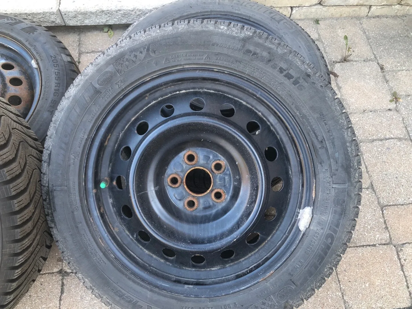 Set of 4 Winter Tires 205/55R16 image indicator(4)