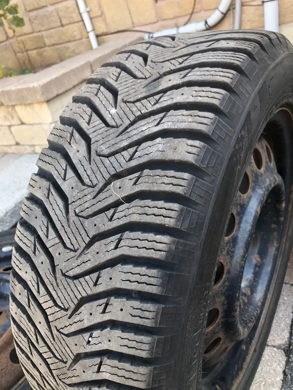 Set of 4 Winter Tires 205/55R16 image indicator(8)