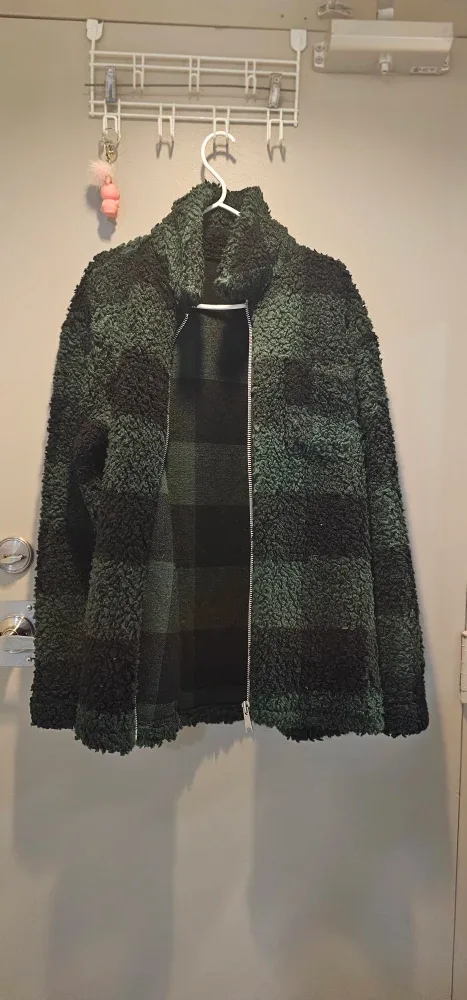 Green & Black Plaid Sherpa Jacket image indicator(3)