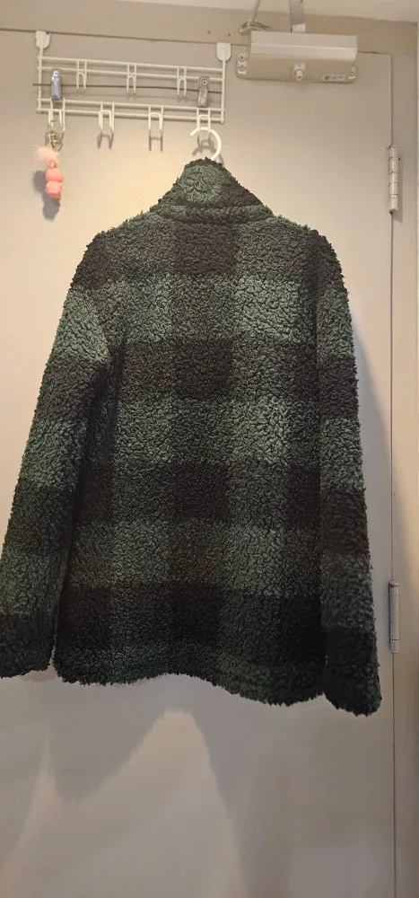Green & Black Plaid Sherpa Jacket image indicator(4)