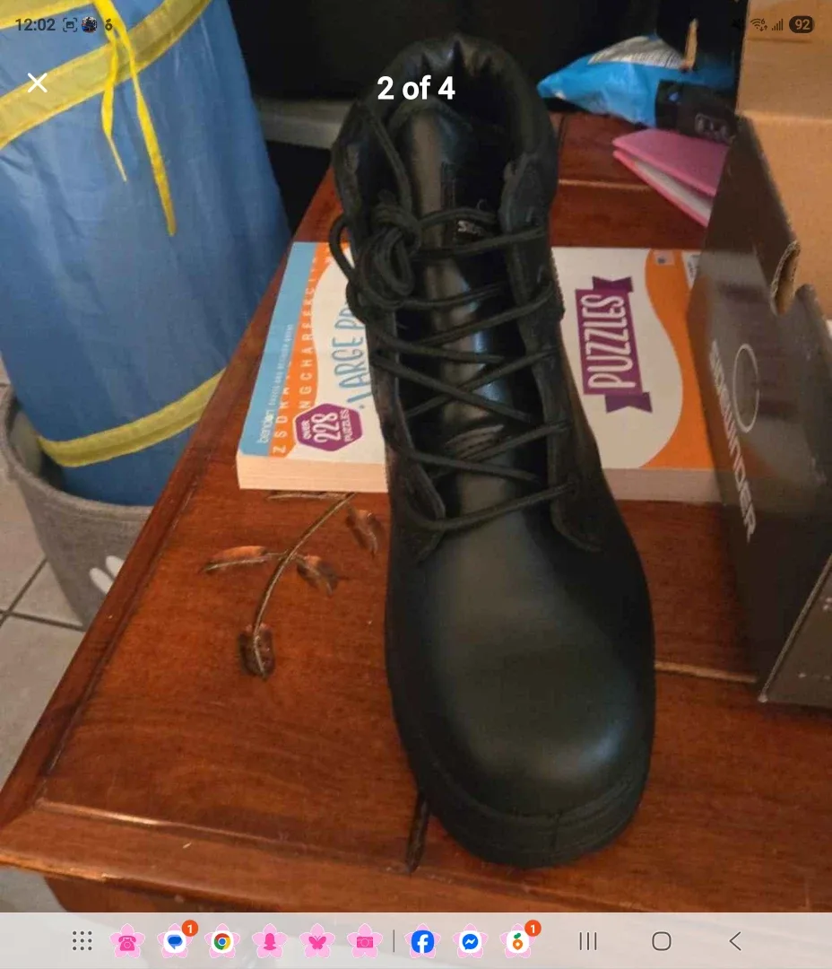 Siderminder Black Work Boots - Like New! image indicator(2)