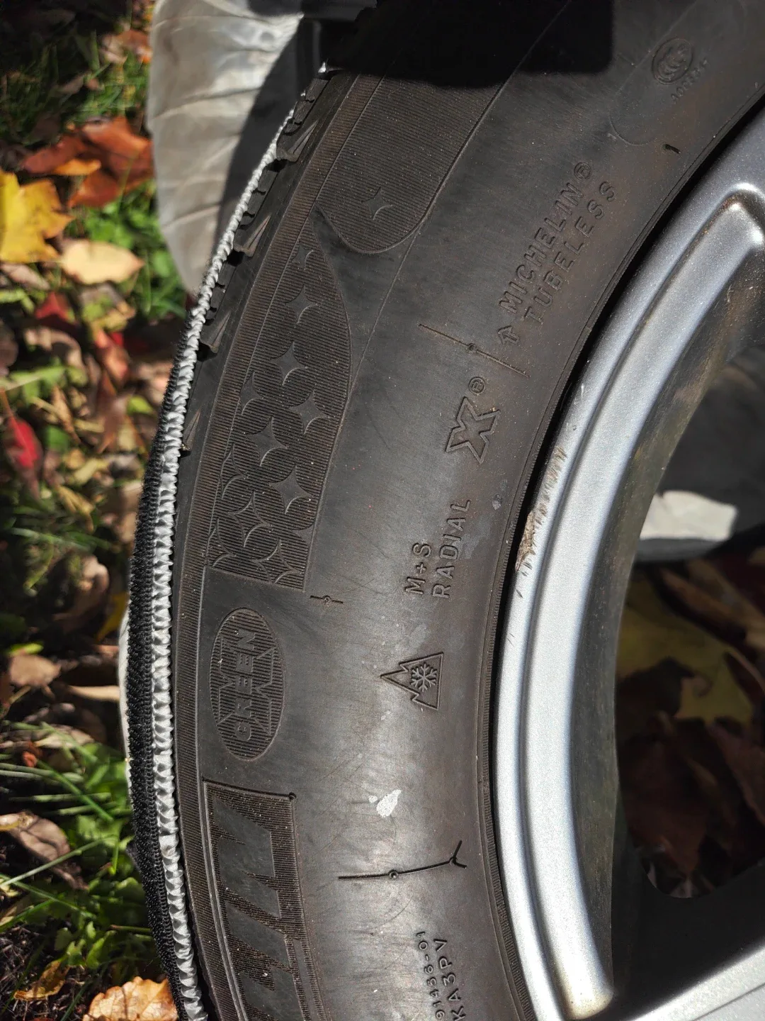 Michelin X-Ice 225/60R17 Winter Tire image indicator(3)