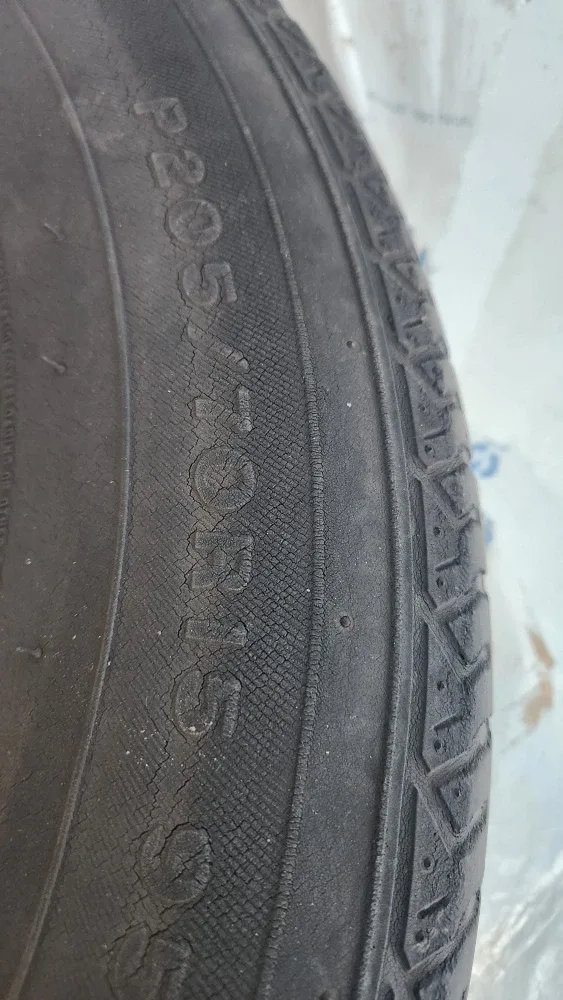 P205/70R15 Tire - Honda Rims and tires image indicator(2)