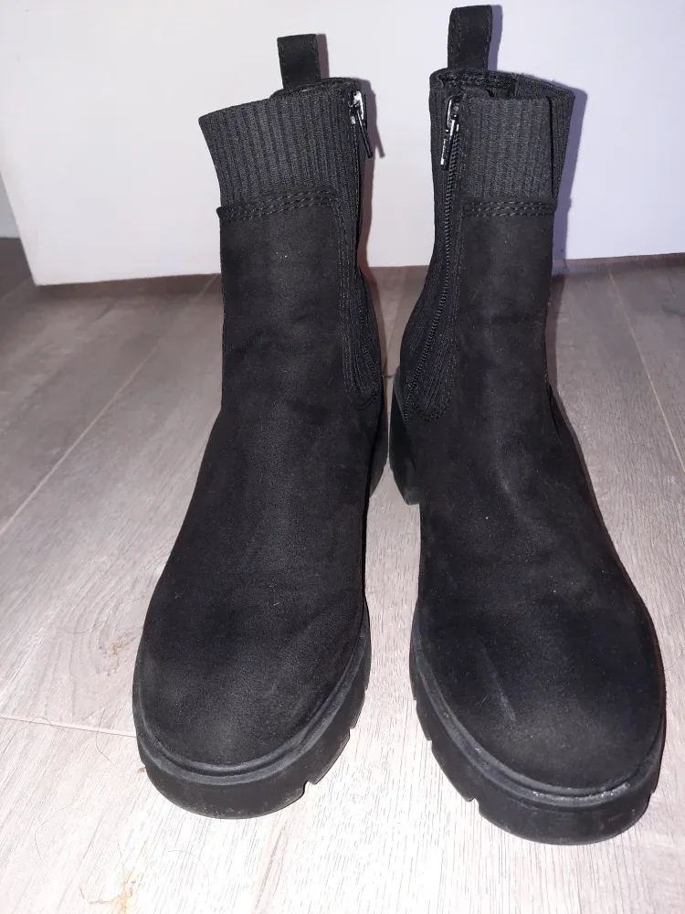 Black Ankle Boots image indicator(2)