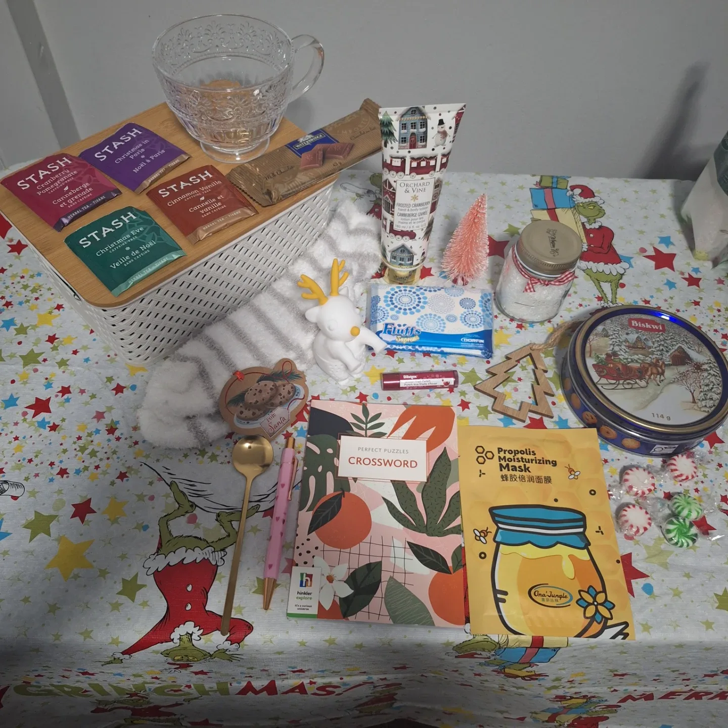 Holiday Gift Basket with Tea, Biscuits, and More! image indicator(8)