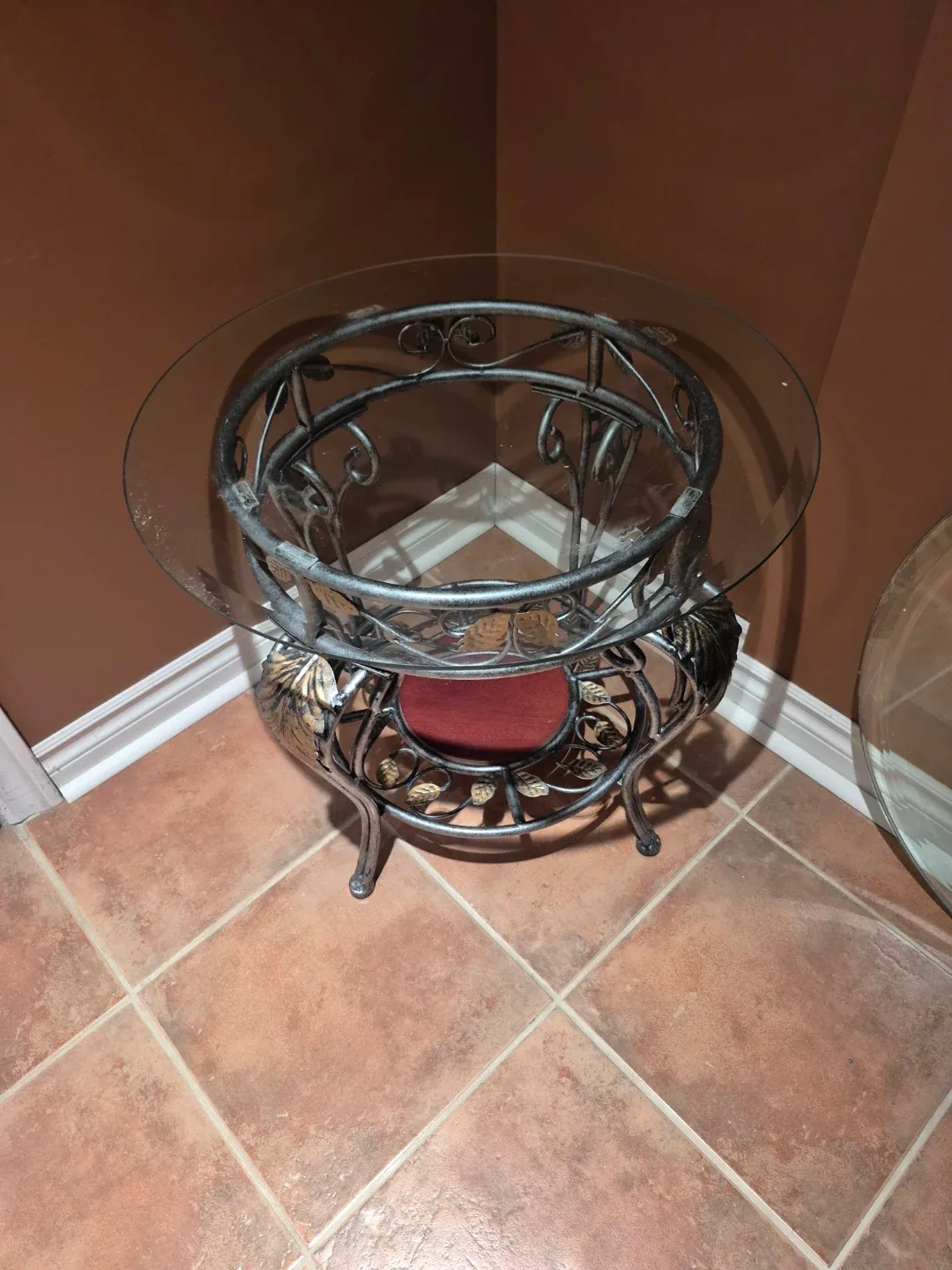 Glass Top Accent Table image indicator(3)