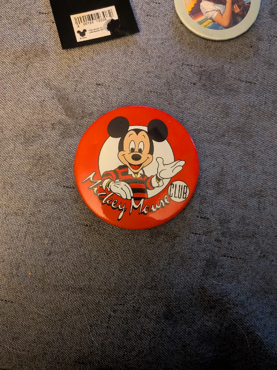 variety of Disney pins - photo 2