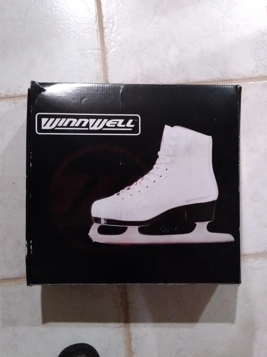 Winnwell Figure Skates - Size 7 (US) image indicator(2)