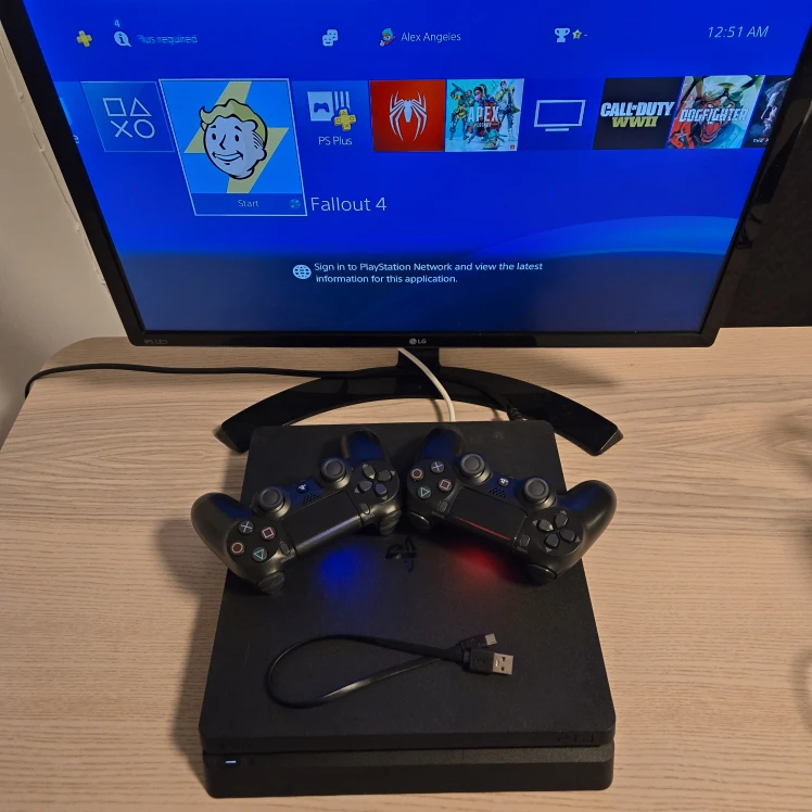 Ps4 Slim 1TB.  FW 11.02. Perfect condition, no issue. Moddable