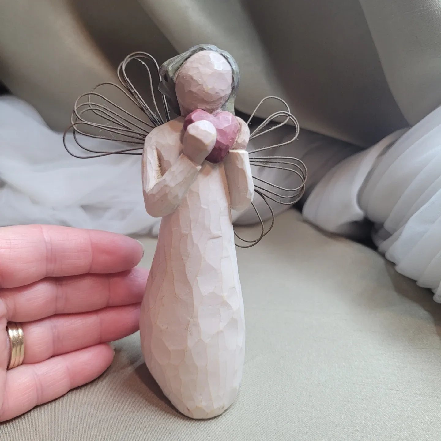 5 1/2" Willow Tree “Angel of the Heart“ Figurine image indicator(8)