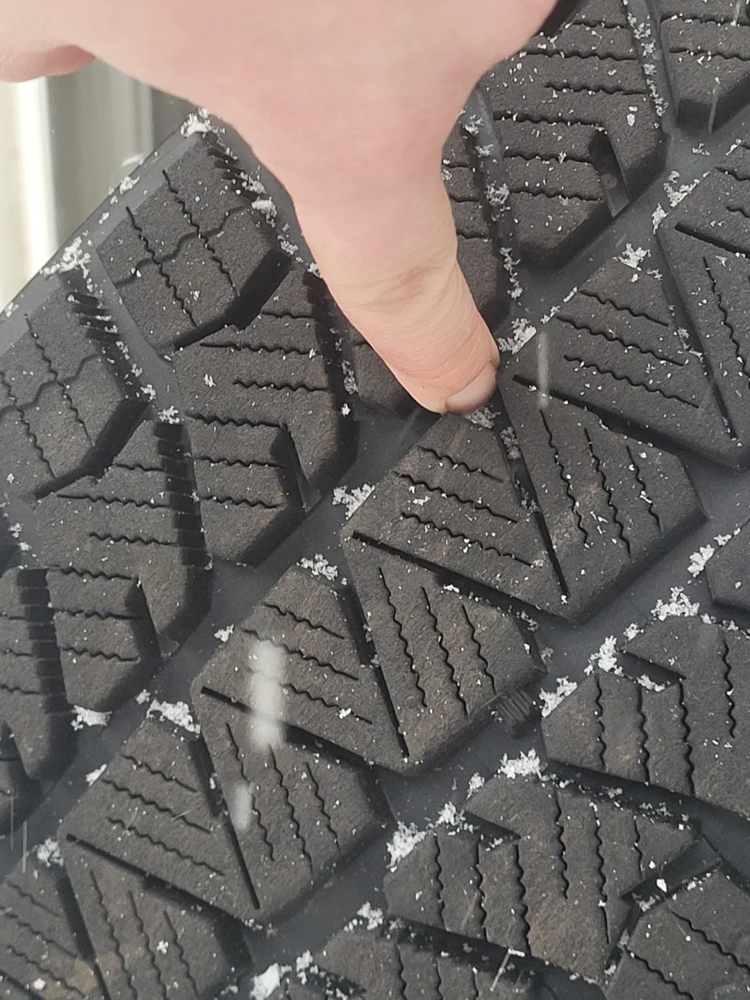 Bridgestone 215/65R16 Tire image indicator(2)