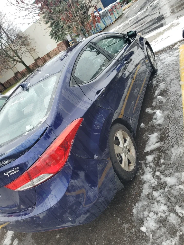 Hyundai Elantra - Blue Sedan image indicator(4)