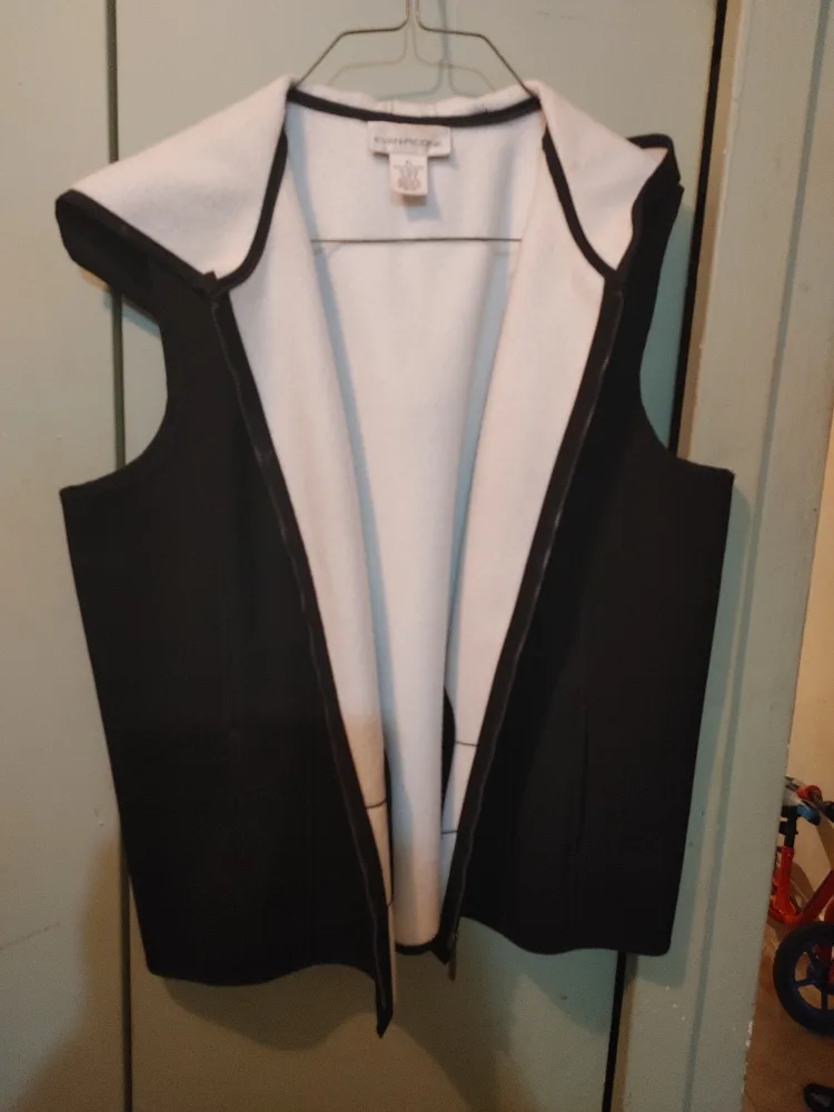 Evan-Picone Black Vest - Size XL