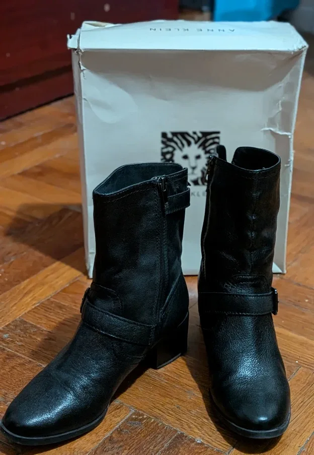 Anne Klein Black Leather Ankle Boots image indicator(2)