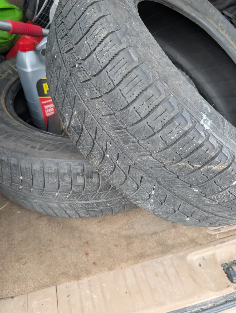 Set of 2 Michellin x ice winters 215/60R16