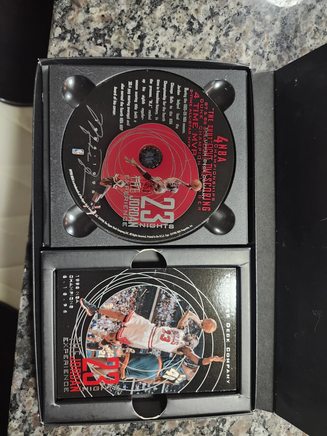 Enterbay Michael Jordan 1/6 Scale Figurine - photo 2