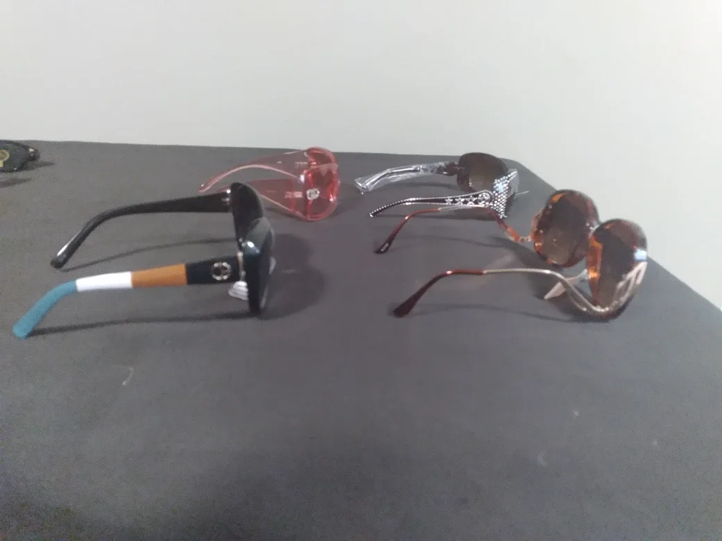 Sunglasses- women's image indicator(2)