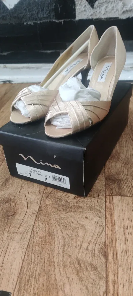 Nina Culver YS Gold Royal Satin Heels - Size 7 image indicator(2)