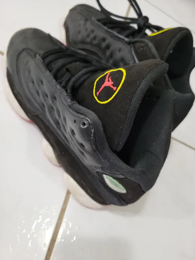 Jordan 13 Retro playoffs - size 6Y (black/white/red) image indicator(6)