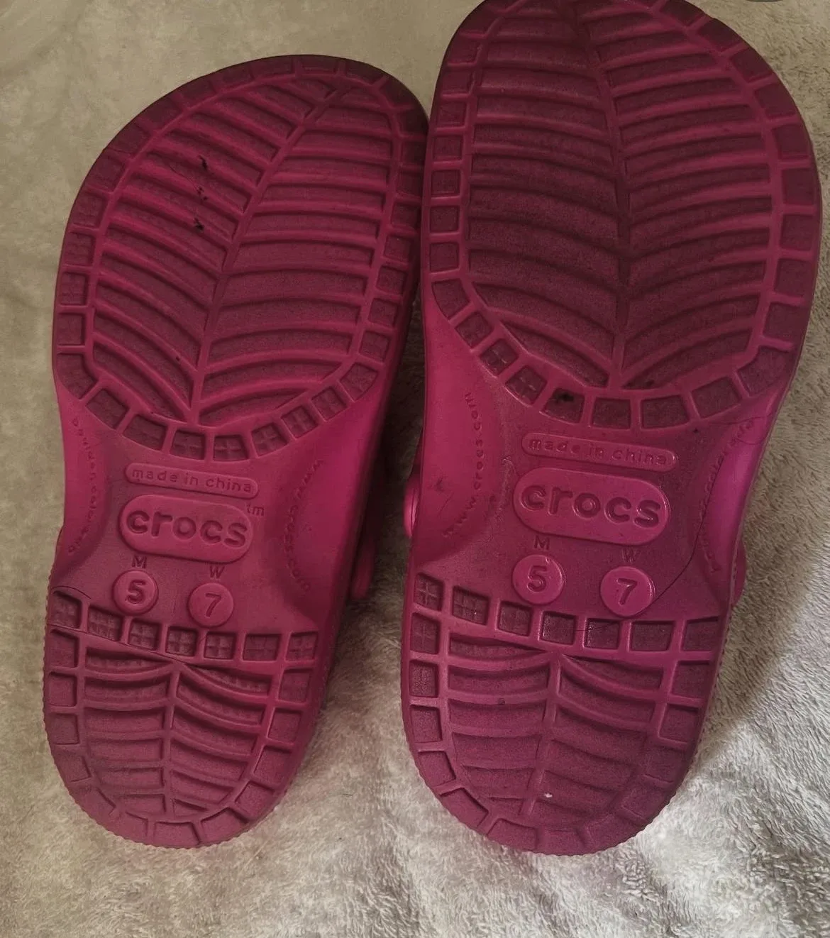 Crocs Classic Clogs - Size 7 (Women's) - Pink image indicator(2)