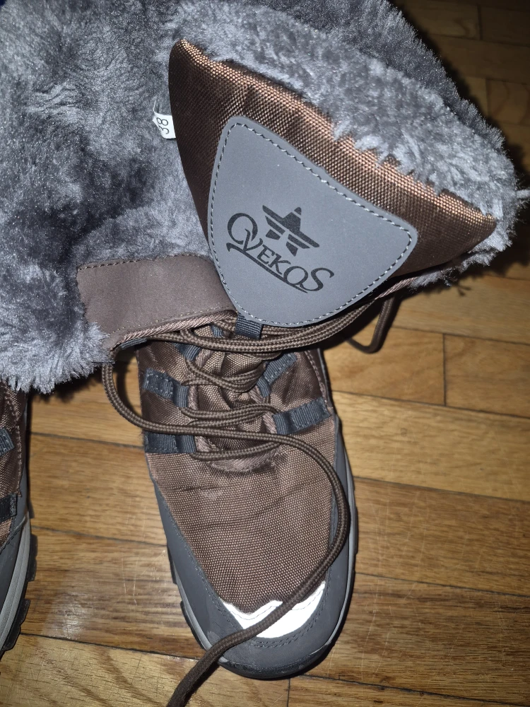 Qvekos Winter Boots - Size 8 - photo 4