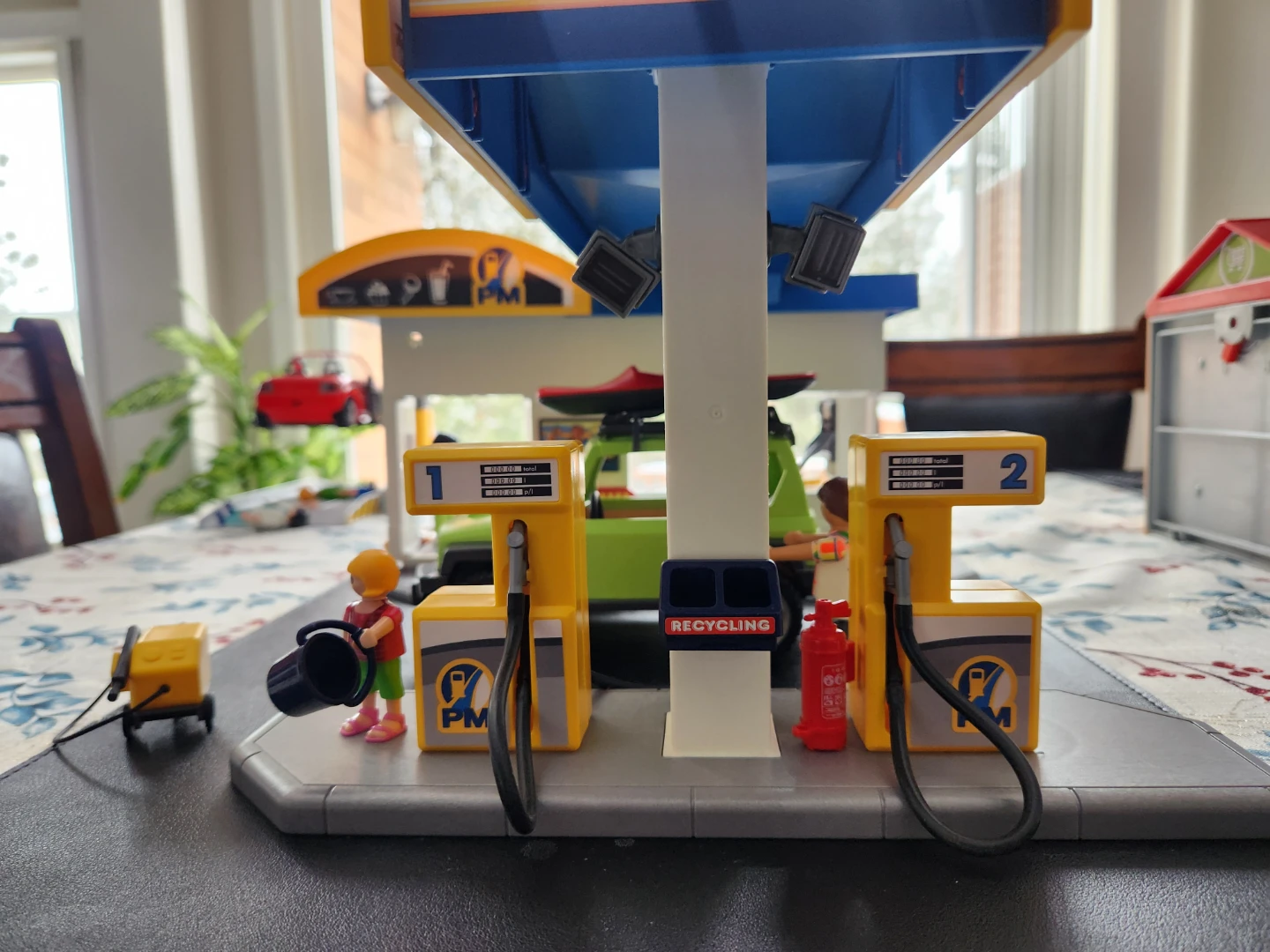 Playmobil Gas Station + Mechanic Shop + Tow Truck Playset - photo 2