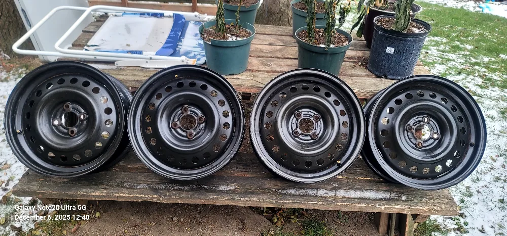 Nissan Steel Wheels - Set of 4 image indicator(5)