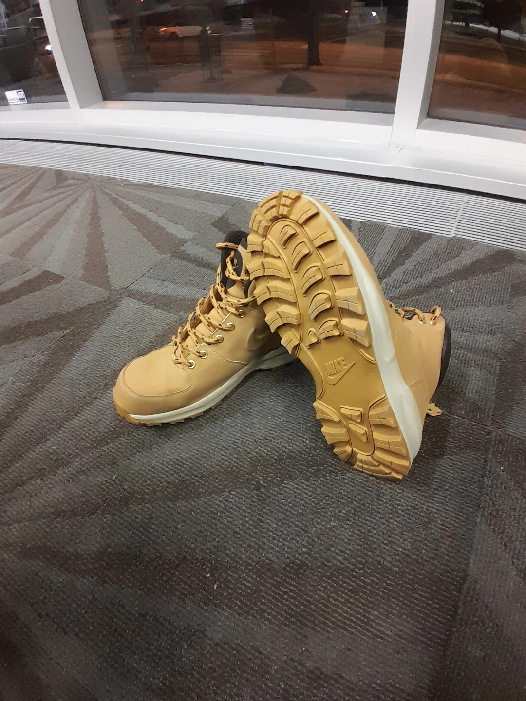 Nike Boots - Tan Colour Original Size 9 - photo 3