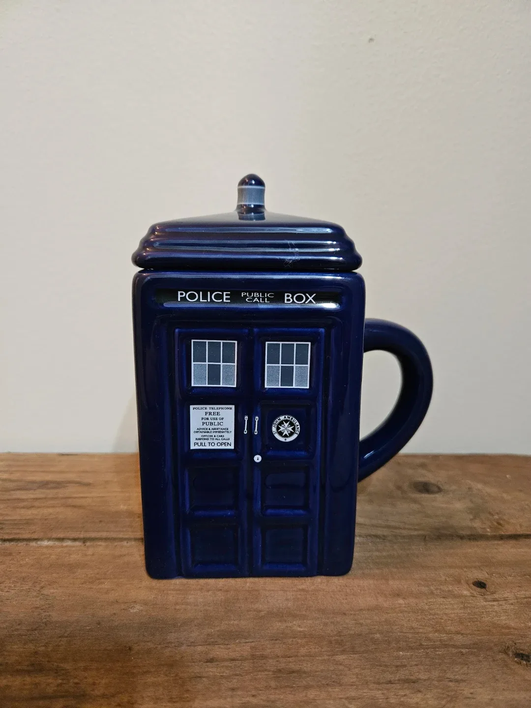 Doctor Who TARDIS Mug with Lid
