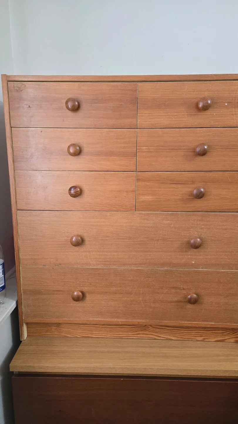 Wooden Dresser with 8 Drawers image indicator(2)