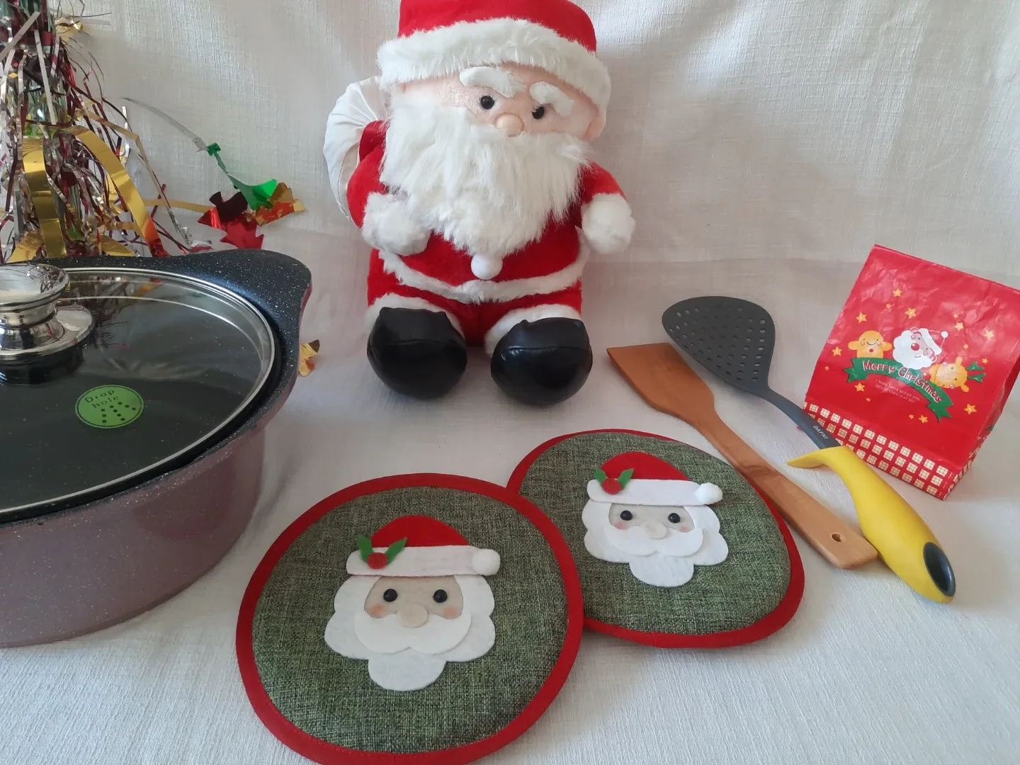 Christmas Santa Coasters & Kitchen Utensils image indicator(4)