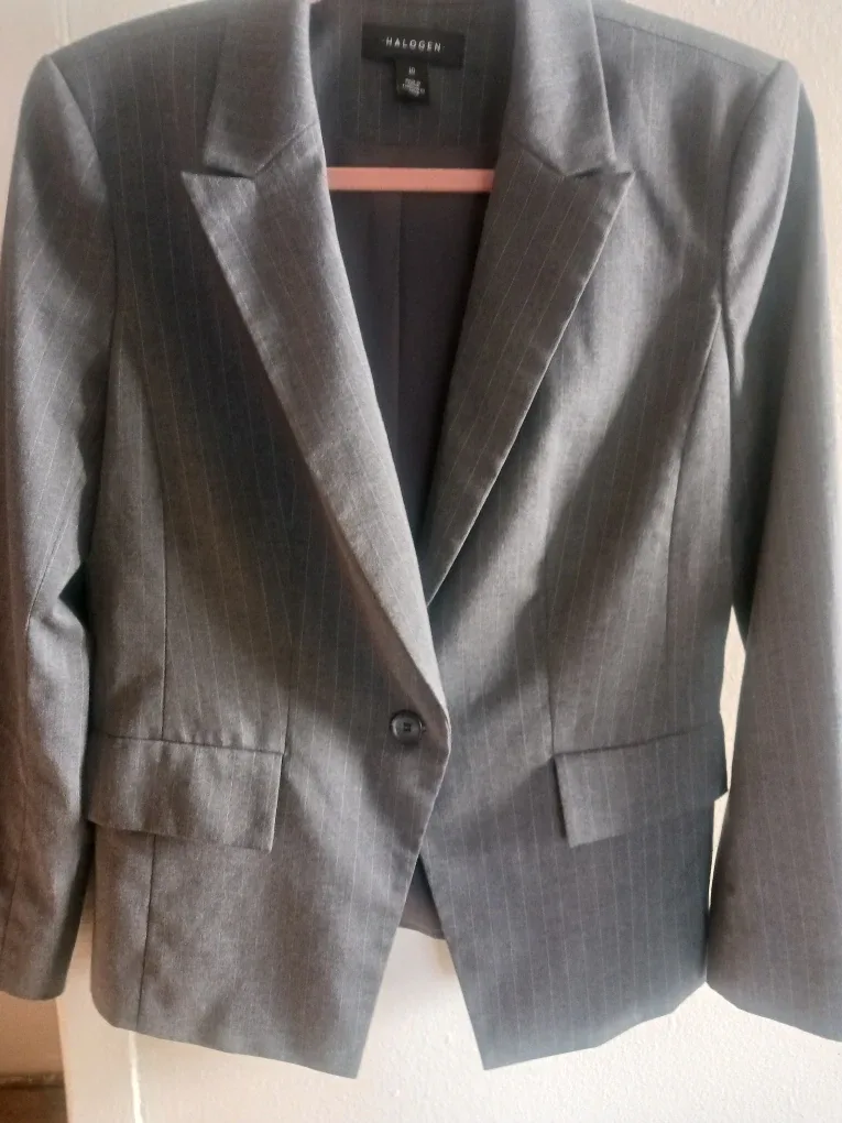 #cleanout  Halogen Gray Pinstripe Blazer - Size 10 image indicator(2)