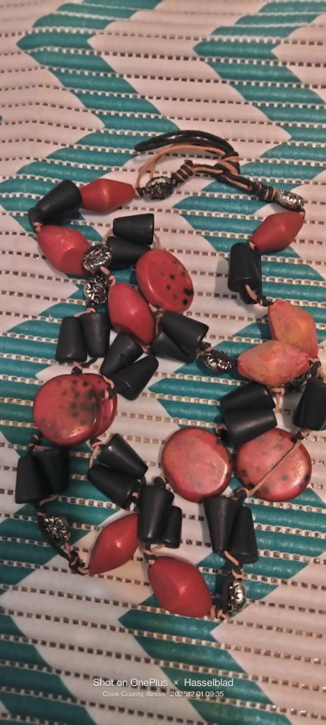 Red & Black Beaded Necklace - photo 2