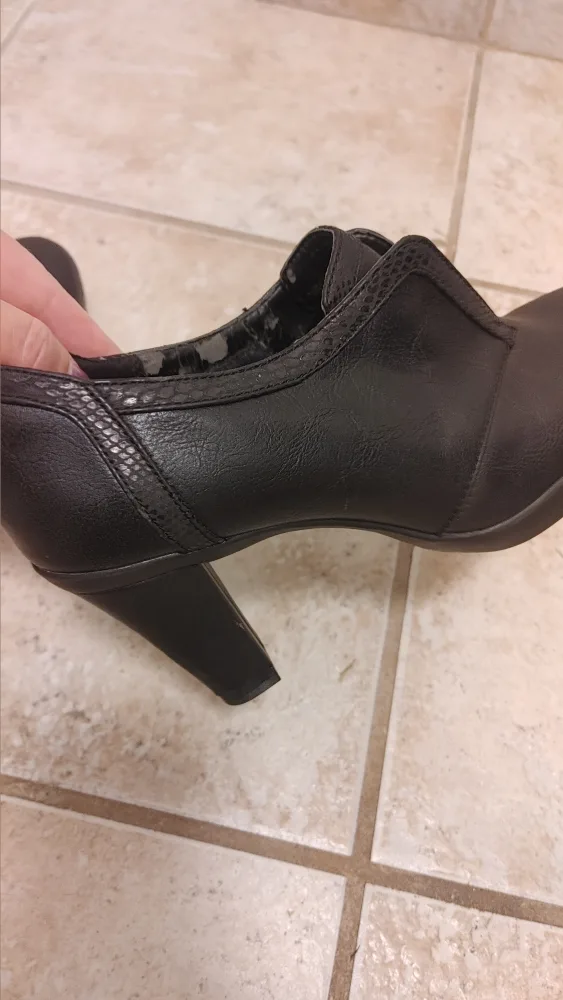 Black Heels - Size 7.5 image indicator(7)