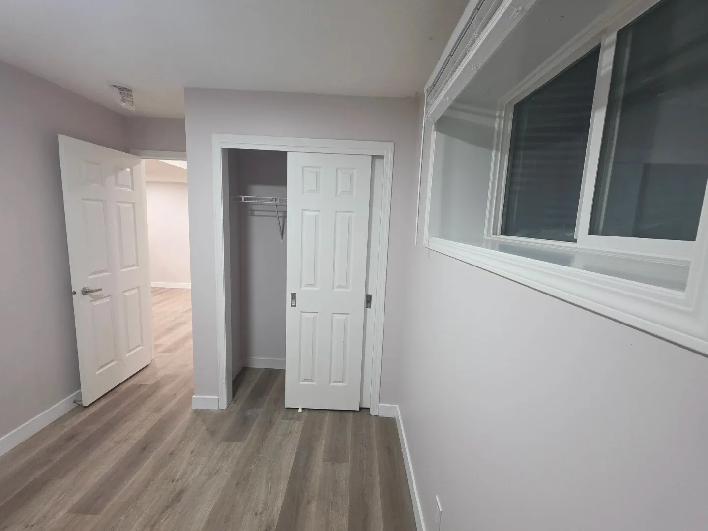 1 bedroom 1 bath basement for rent image indicator(5)