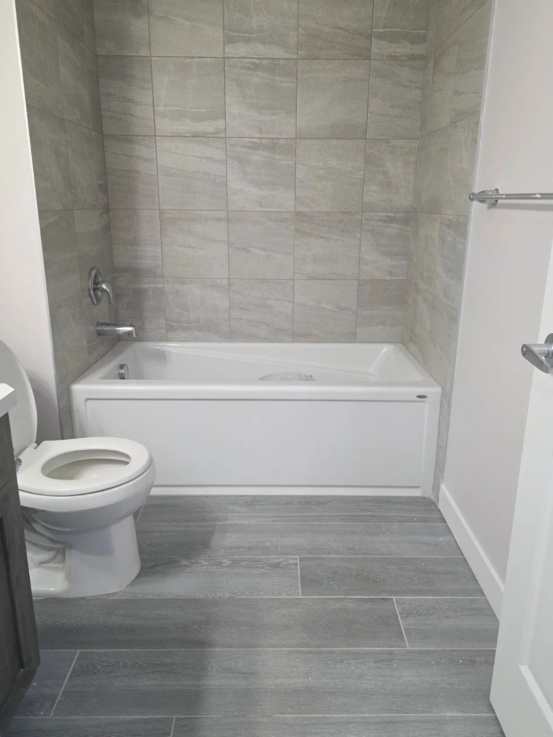 1 bedroom 1 bath basement for rent image indicator(6)