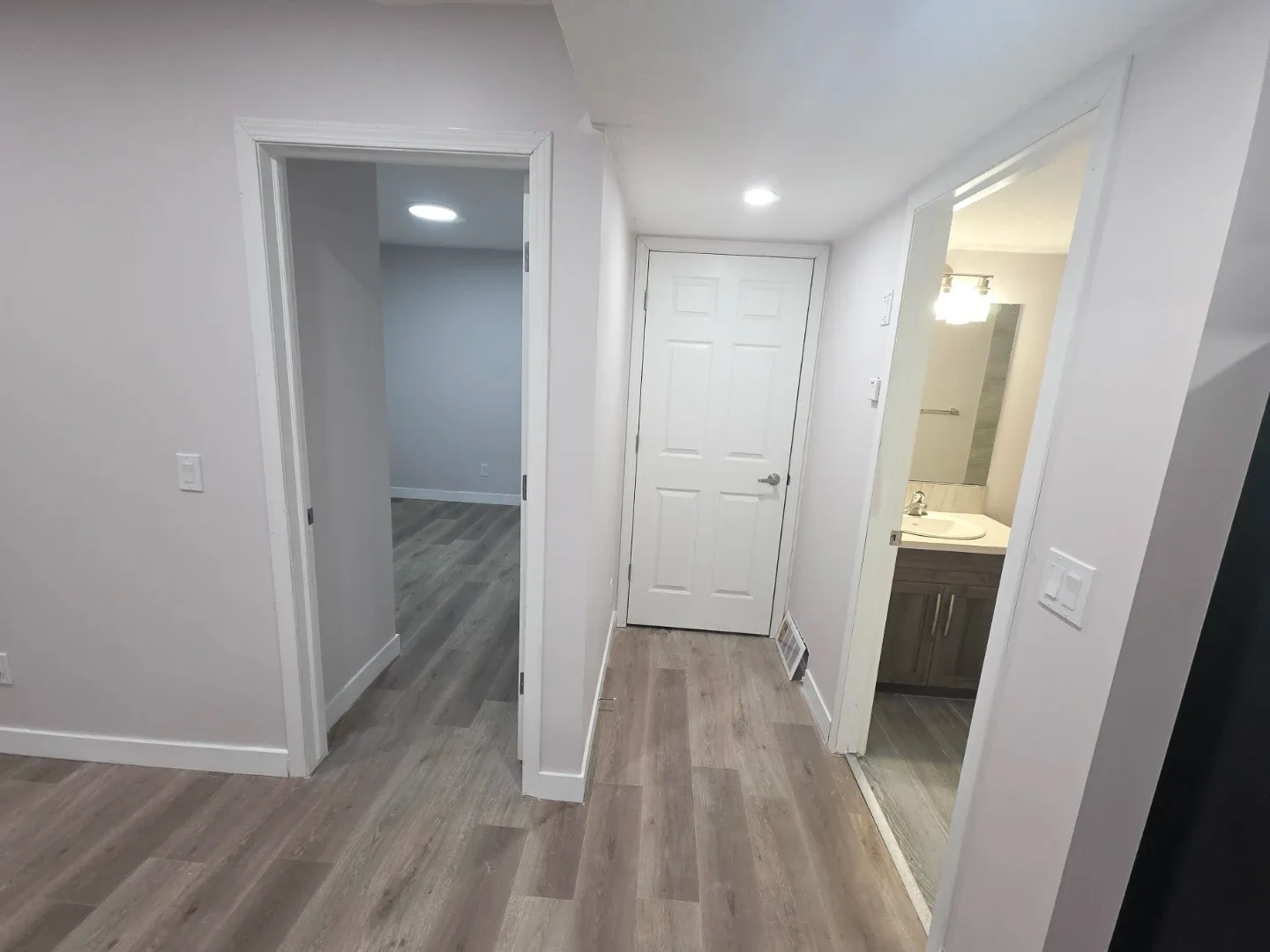 1 bedroom 1 bath basement for rent image indicator(7)