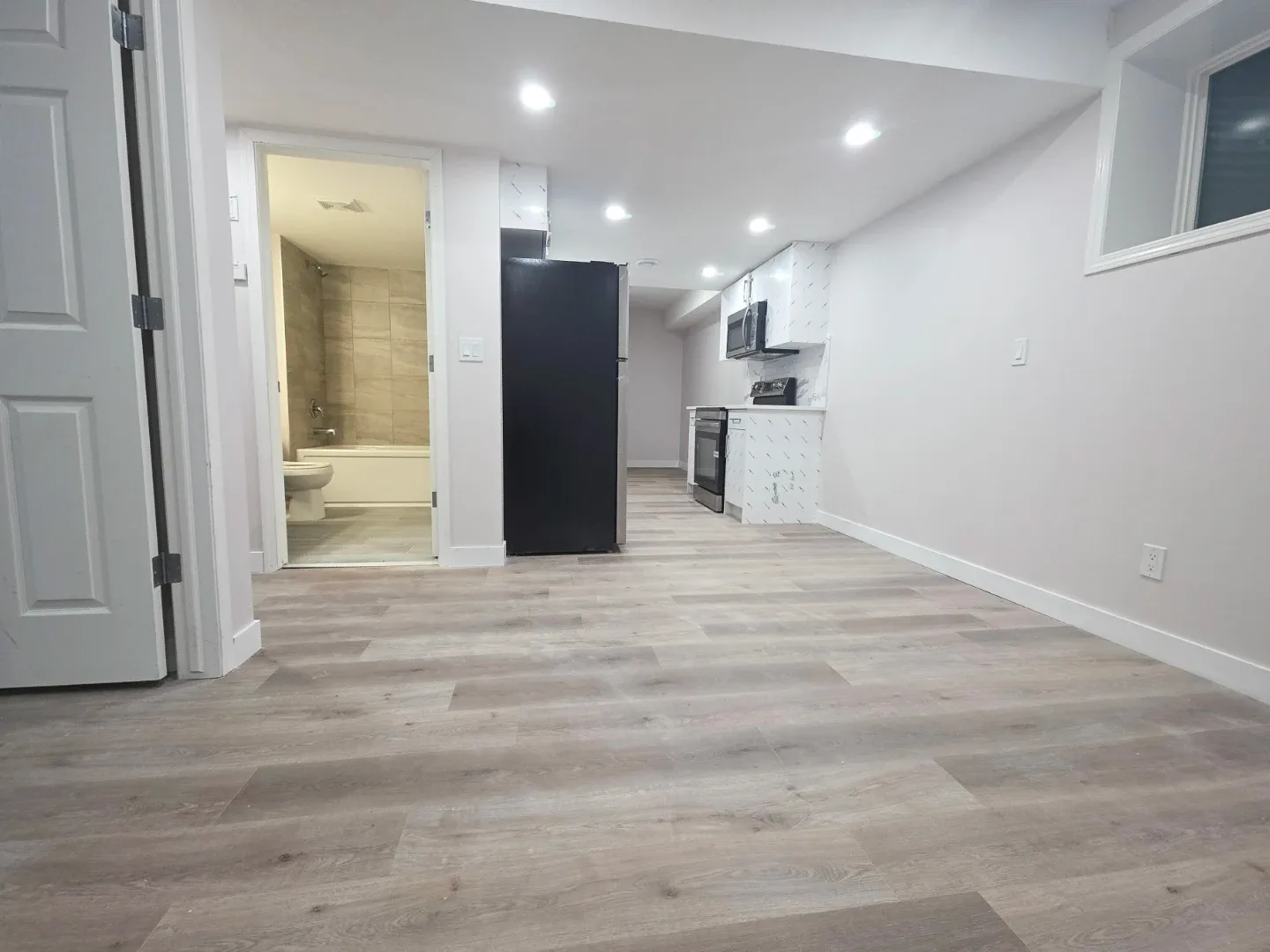 1 bedroom 1 bath basement for rent image indicator(8)